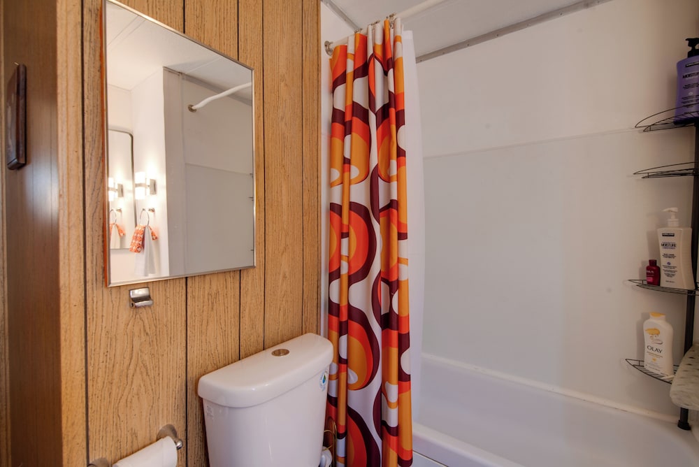 Walk to Beach! Fun Retro Retreat in Ocean Shores