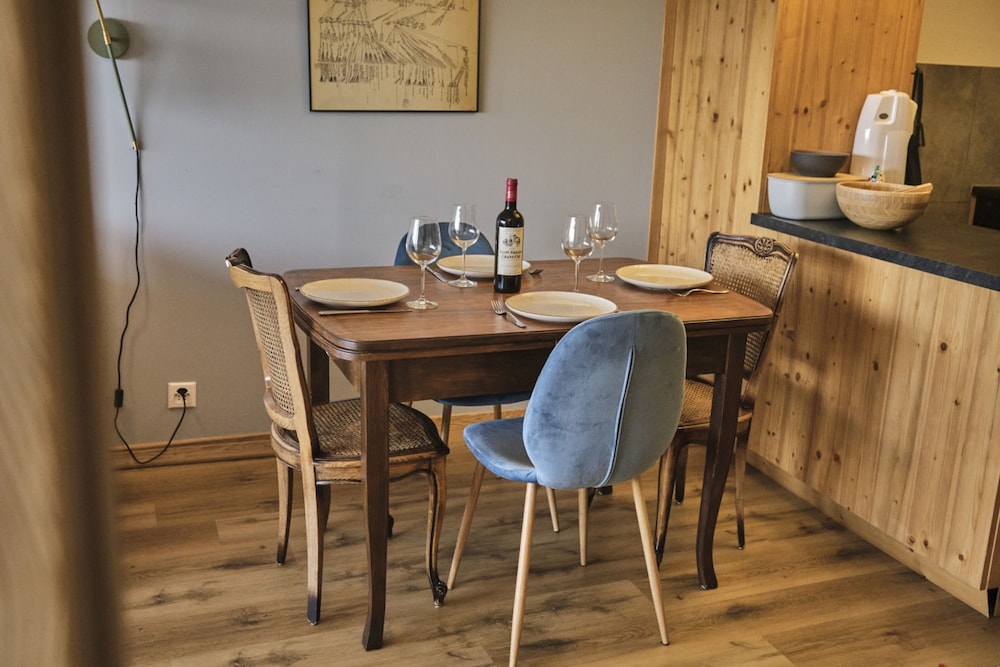 Cosy Apartment in the Centre of Town With Views and Parking