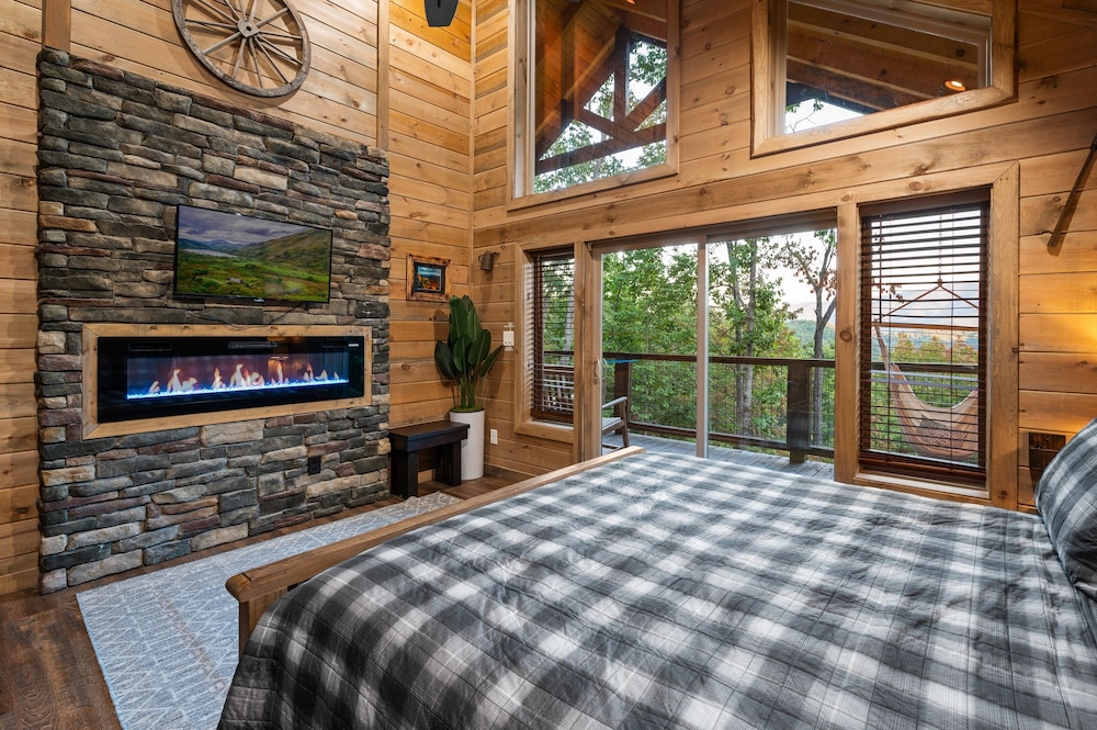 Goodness Gracious 3 Bedroom Cabin by RedAwning - Property Image 30