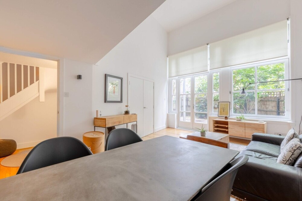 Chic 1BD Maisonette W/hot Tub, King's Cross!