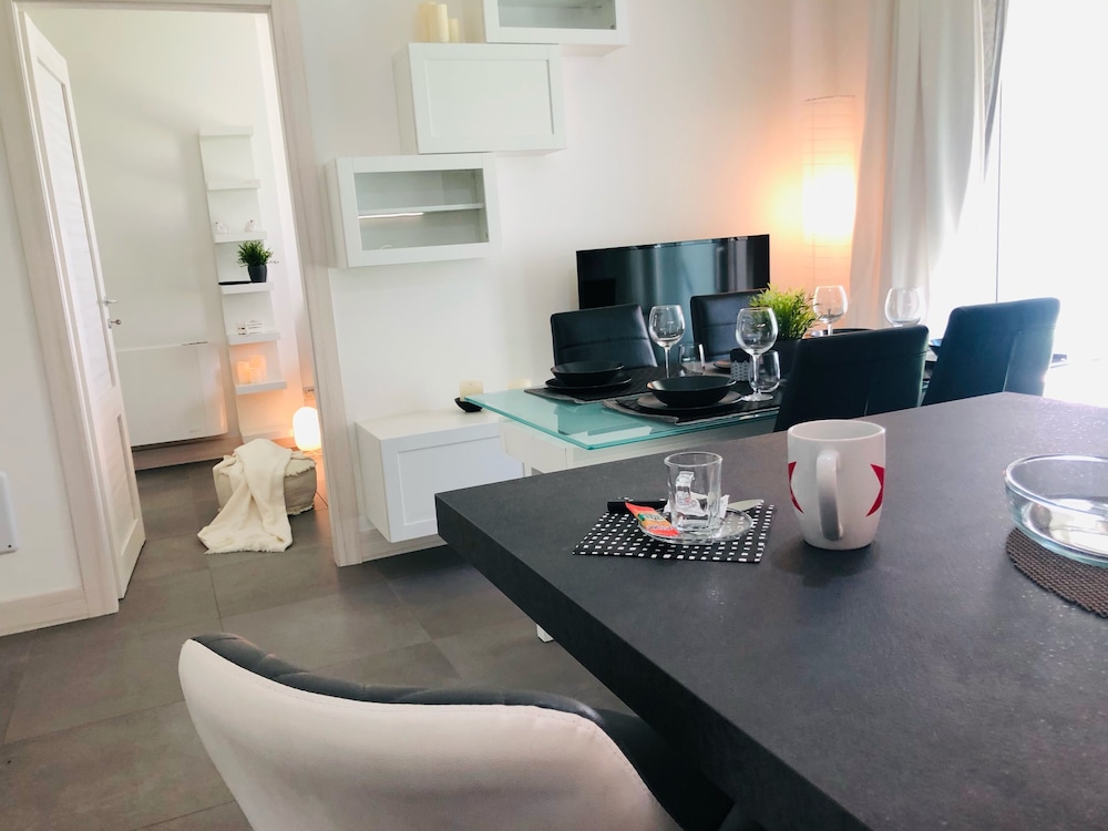 The Italian Home