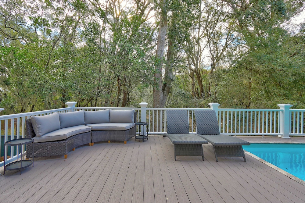 Beachside Boardwalk & Views Pool + Hot Tub 202 on the Sound