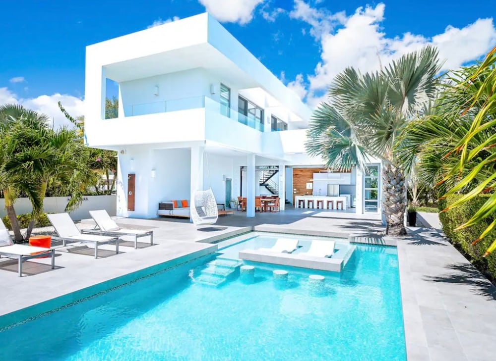 Entire Villa in Long Bay Beach view 5