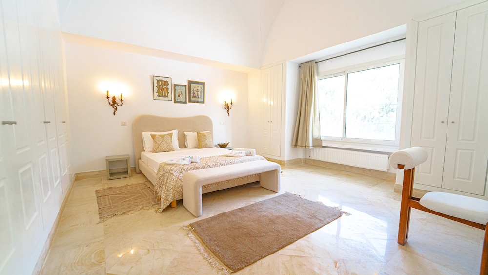 La Marina Secure Seaside With Pool