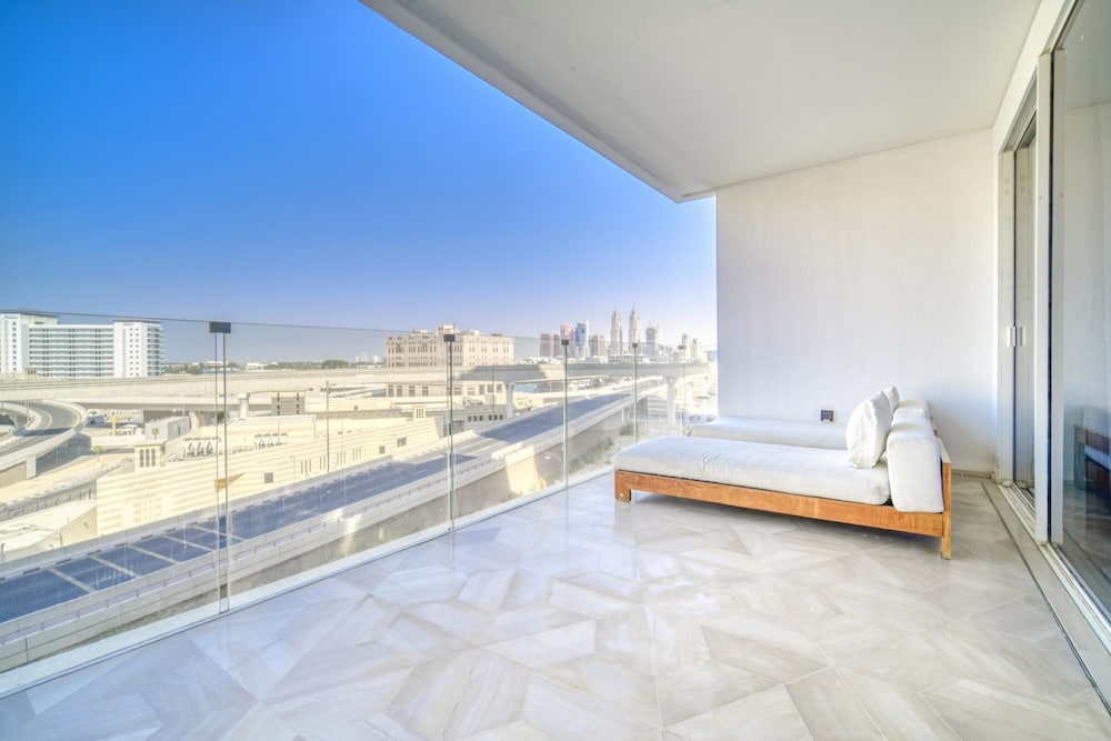 Modern Sea View Apt at the Five Palm Jumeirah