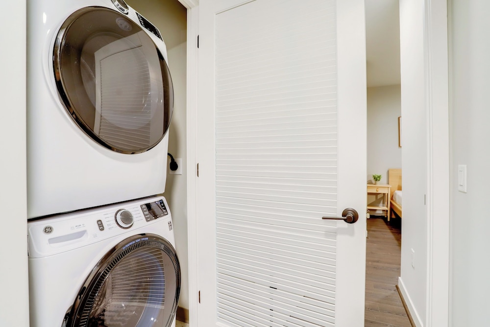 Bright Apartment with Great Amenities