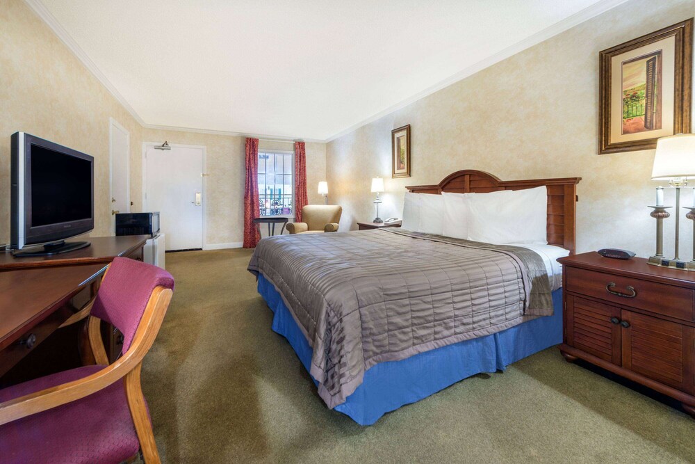 Burlington Vacations - Howard Johnson by Wyndham Burlington - Property Image 5