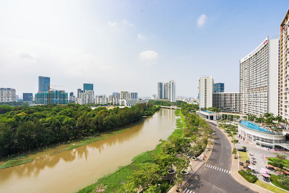 2BR Luxury in District 7