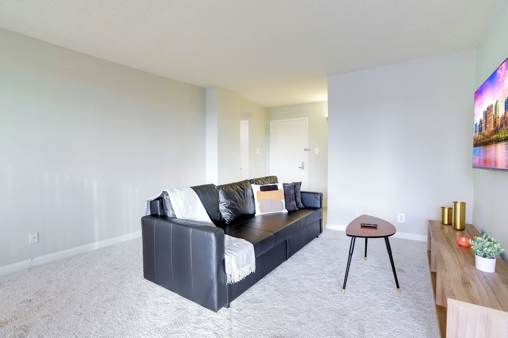 Modern Spacious Apt Crystal City