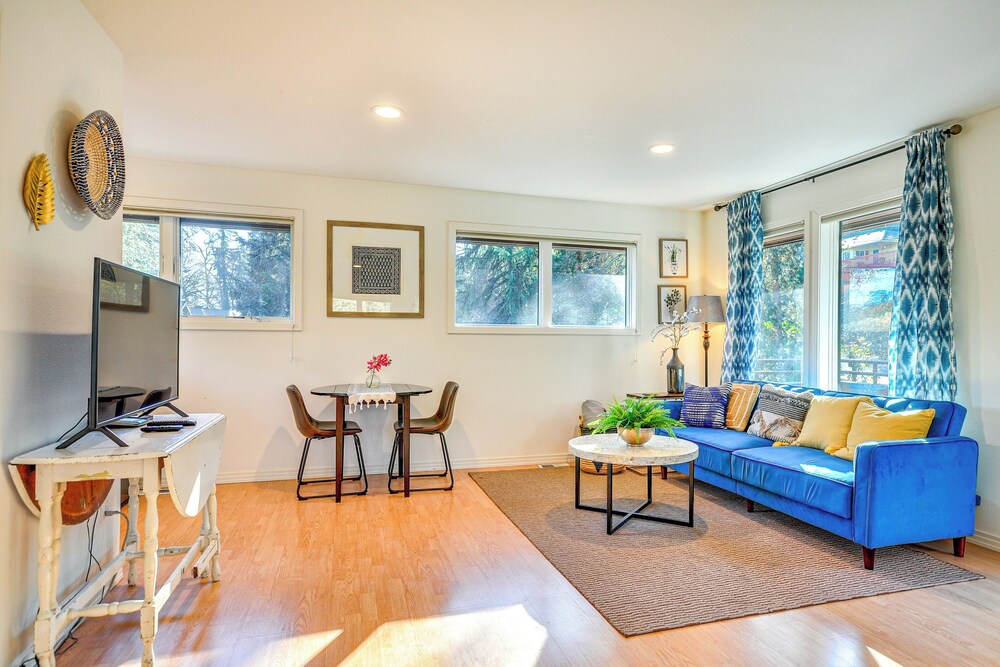 Walk to Willamette River: Studio in West Linn