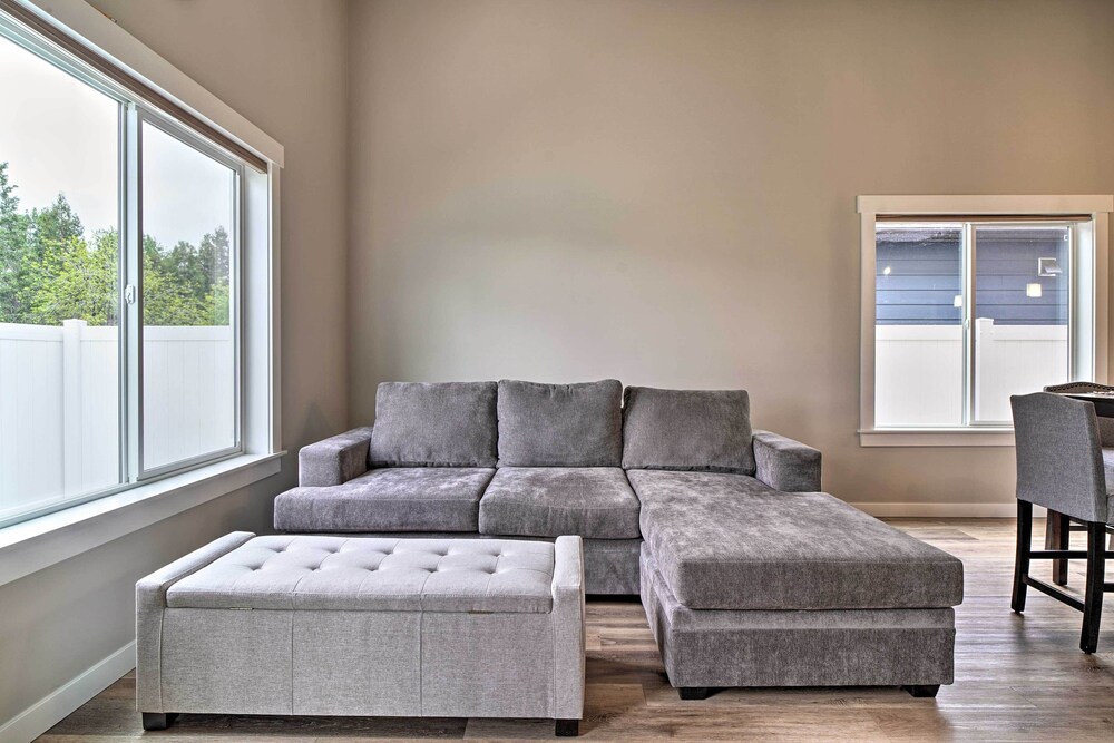 Medford Vacations - Modern Medford Escape 3 Mi to Downtown! - Property Image 3