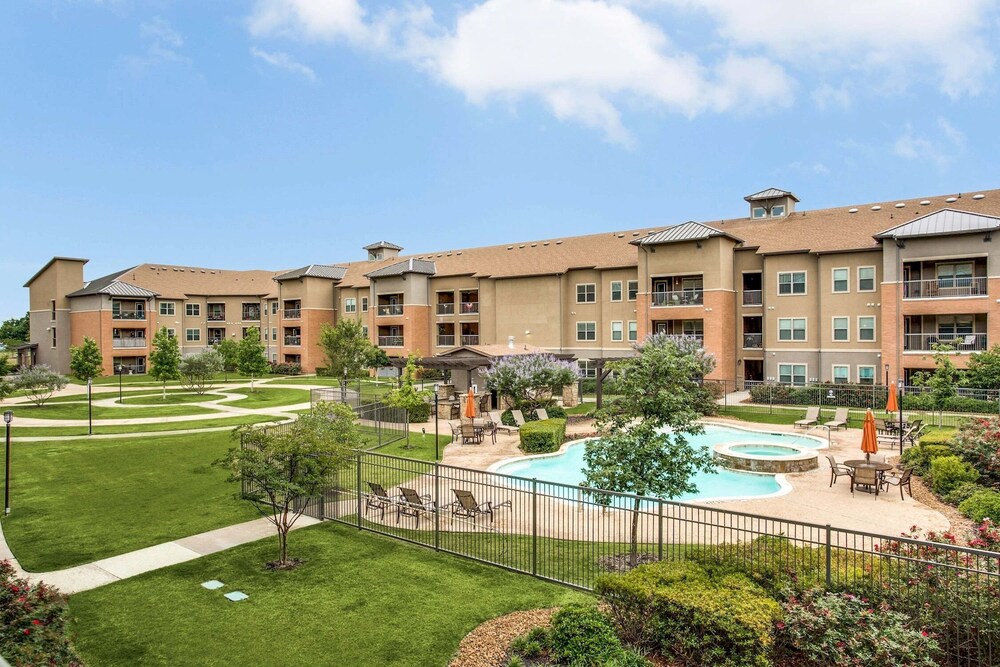 Landing Furnished Apartments near East Arlington