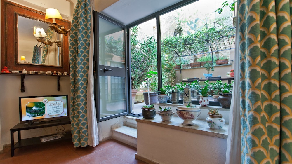 Rental in Rome Arco Ciambella Loft