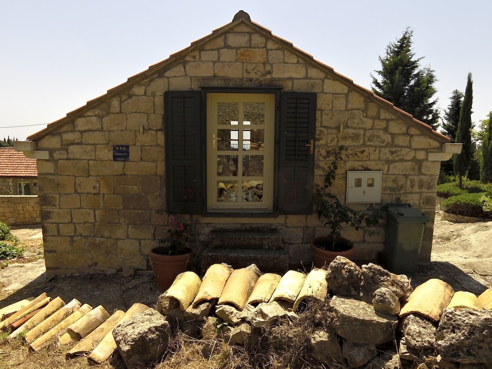 Villa Skylight - Two Bedroom Villa & Studio With Private Swimming Pool, Garden and Sea View view 4