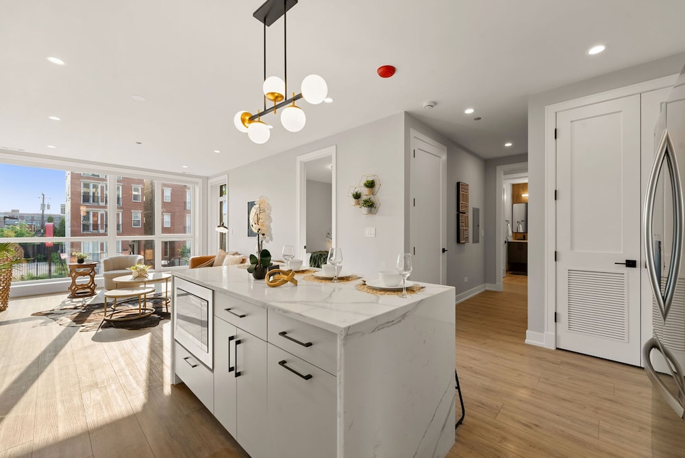 Bright 2bed 2bath in Brand New Pilsen Development