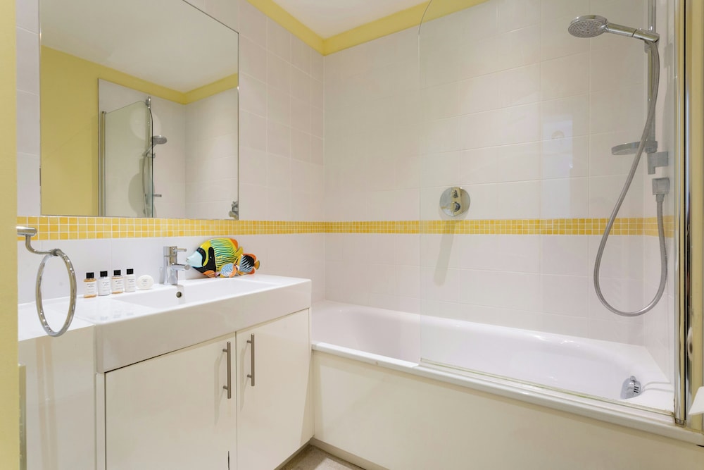 Somerset Square by Onefinestay