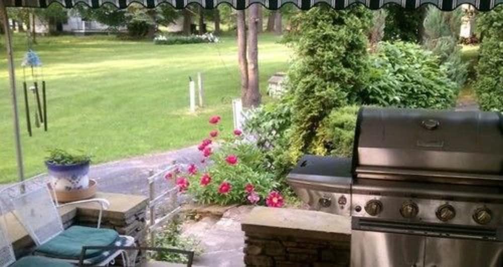 Maple Springs Lake Side Inn