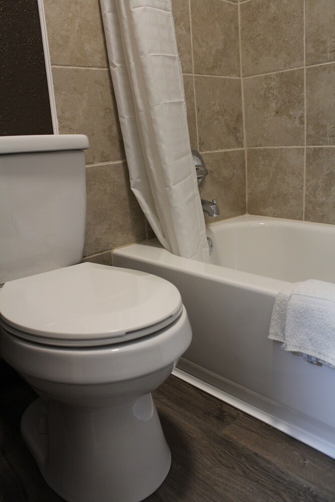 Rolla Vacations - Regency Inn - Property Image 1