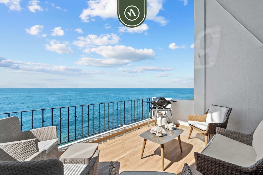Oceanfront 2 BR Condo With Spectacular View - Pool