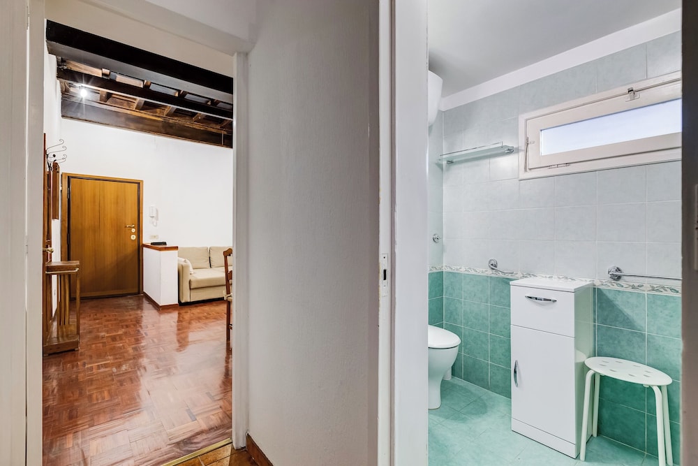 Spanish Steps Spacious Apartment