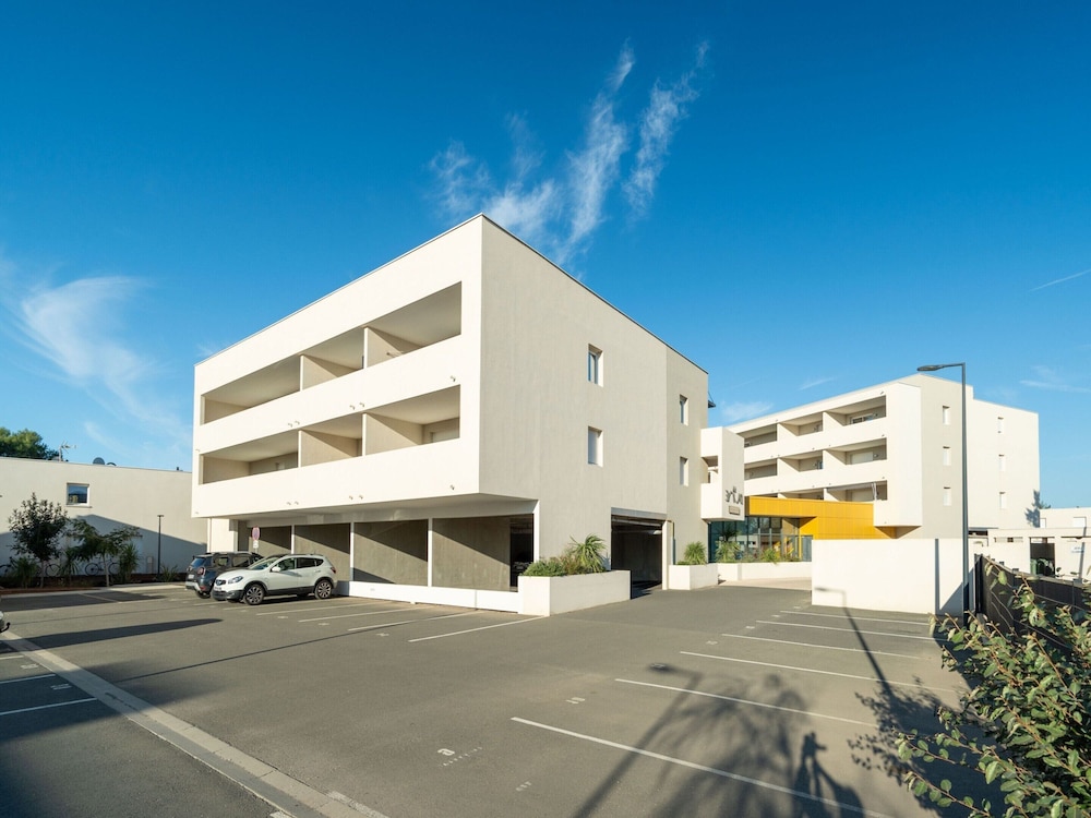 Peaceful Villa in Serignan