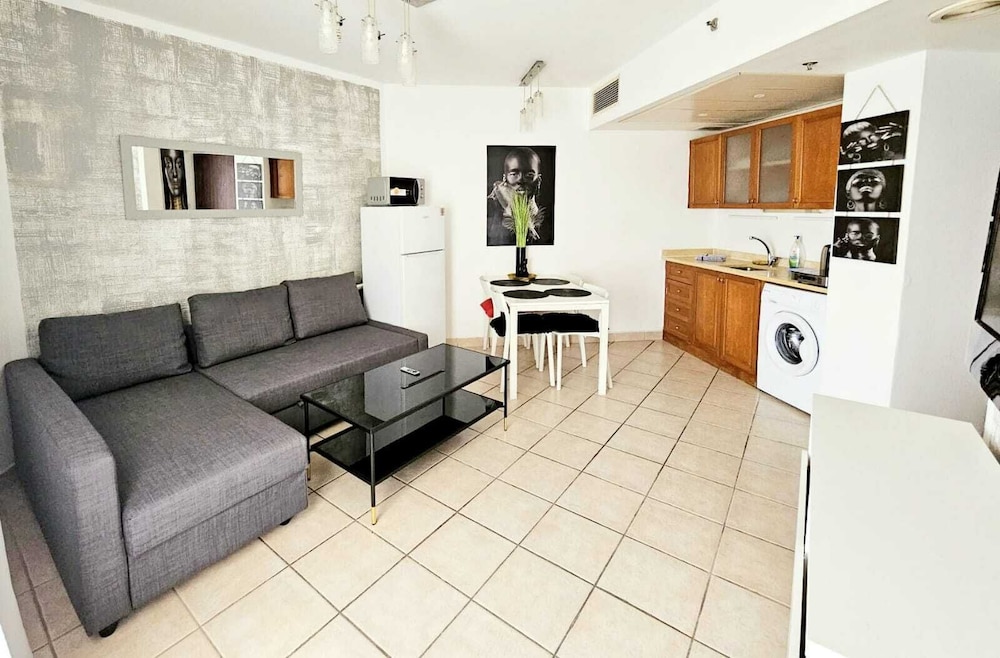 16Go to Leonardo apartments