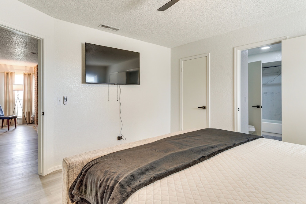 South OKC Home w/ Game Room: 18 Mi to OU Campus!