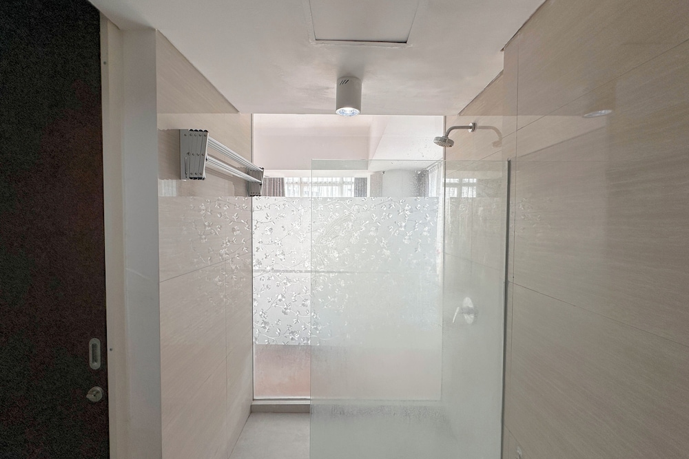 Modern Minimalist 2Br At Linden Apartment
