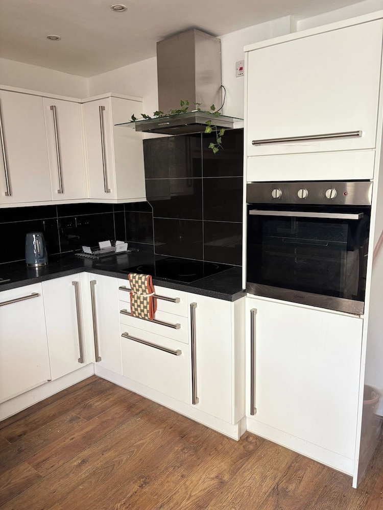 Dagenham - Stay 5 - Garden - Parking - Petfriendly