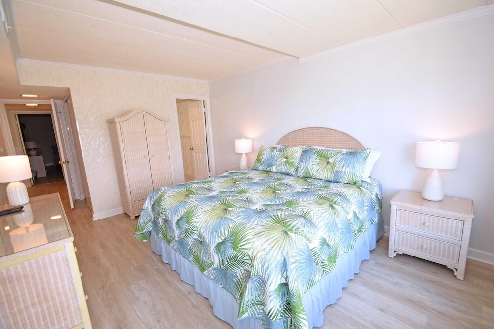 Harbour Island 305l 3 Bedroom Condo by RedAwning view 5