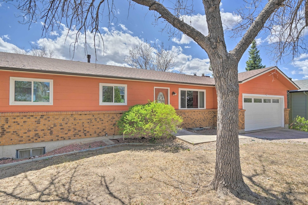 Lovely Colorado Springs Home: Mtn Views & Hot Tub!