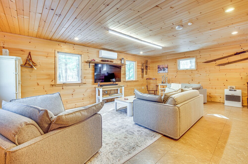 Hiking & Snowmobile Trails On-site: Alton Retreat!