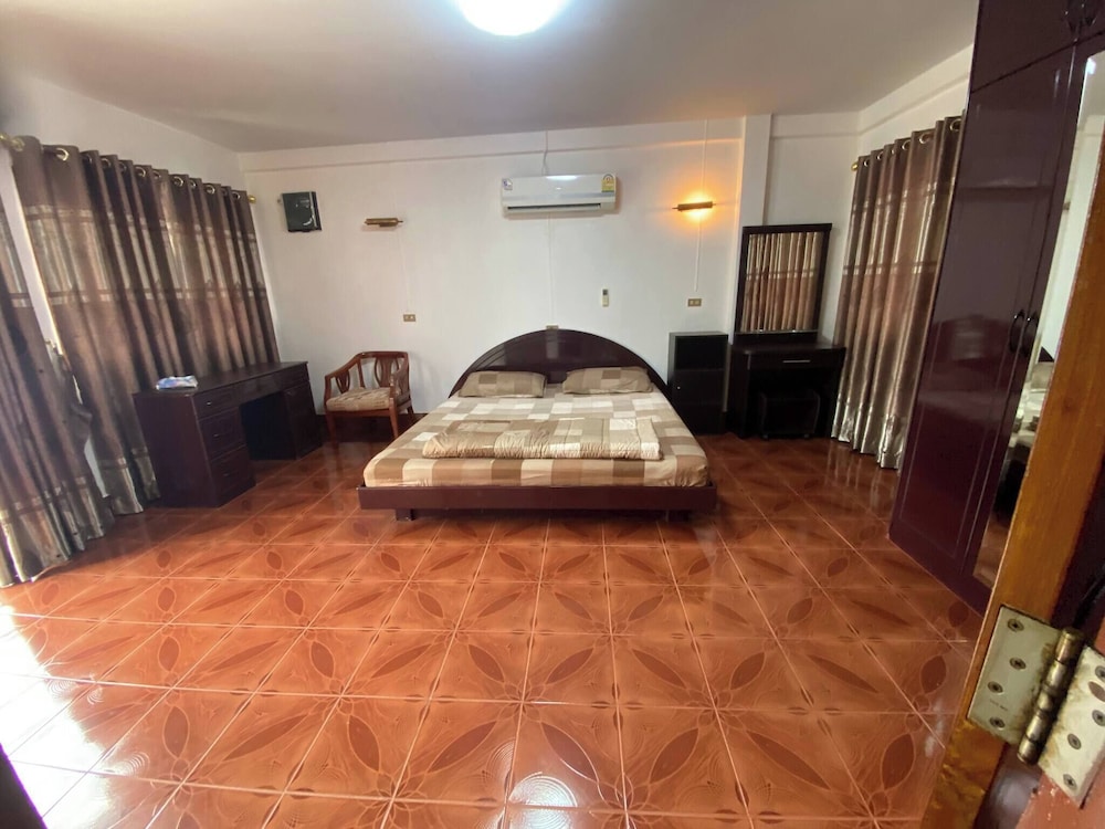 Beautiful 2 Story Newly Renovated Bungalow House