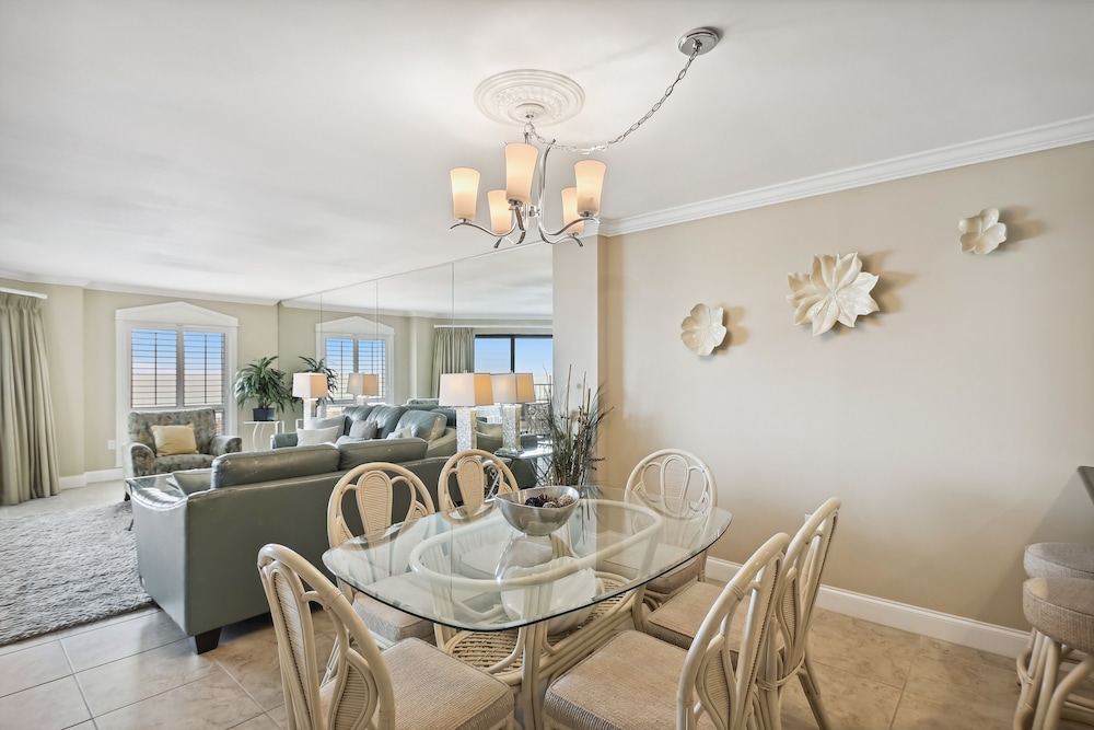 Inlet Reef 102 2 Bedroom Condo by RedAwning