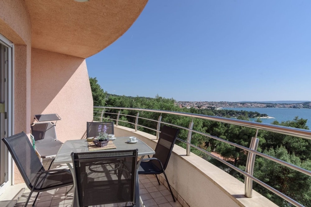 Pery - 2 Bedroom sea View Apartment - A1 view 3