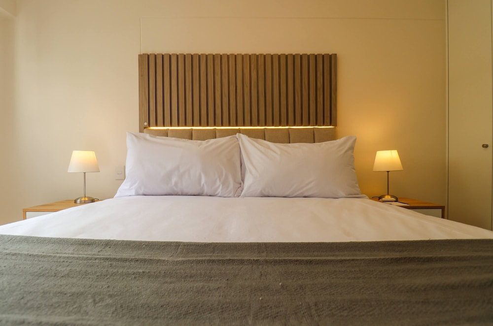 w Stylish 1BR w Balcony in Trendy Barranco