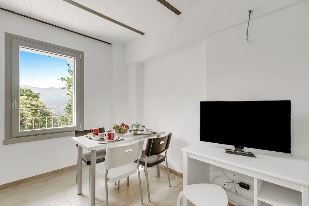 Iris Apartment
