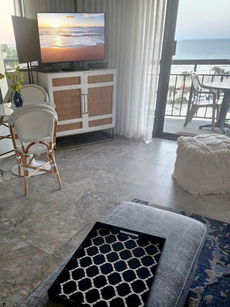 Beautiful San Luis Condo Amazing Pool View and Amenities