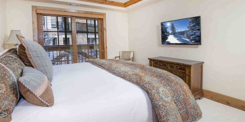 Luxury 4 Bedroom Condo in Vail Village - Mountain View Residences