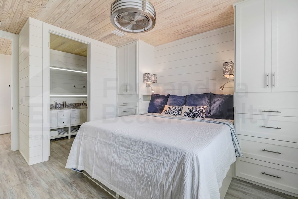 226 Sf 2nd Floor 3 Bedroom Townhouse by RedAwning view 5
