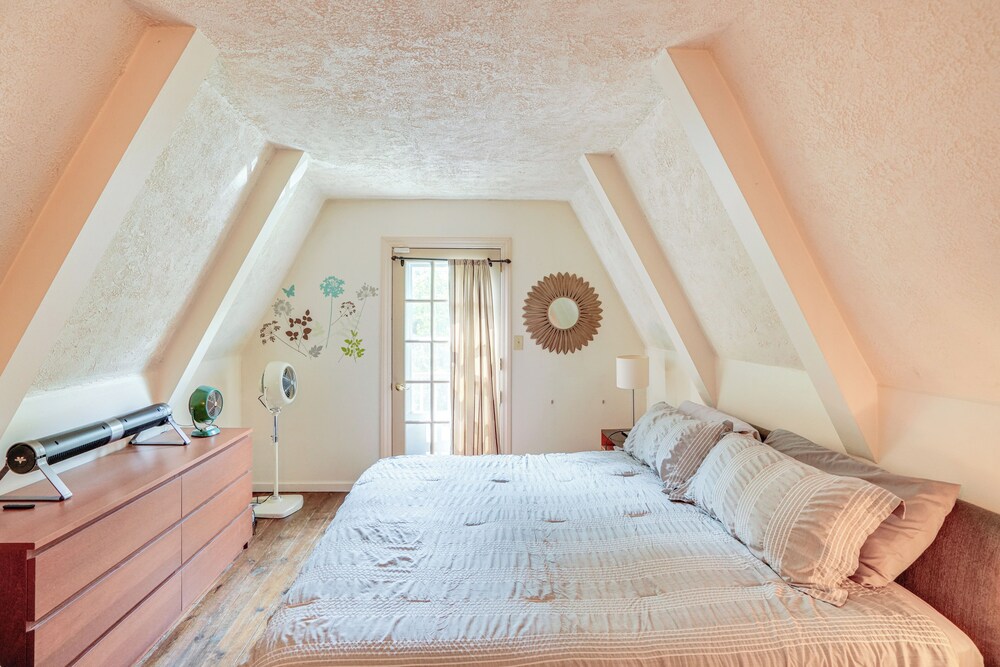 A-frame Cabin w/ Furnished Deck in Becket!