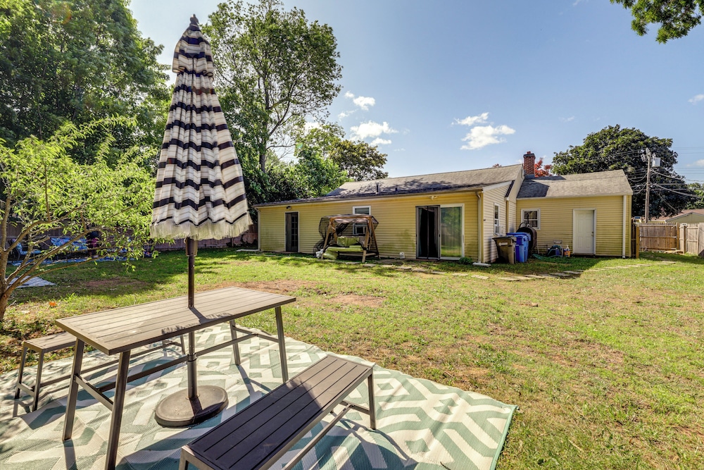 10 Mi to Hartford: Family Home w/ Yard