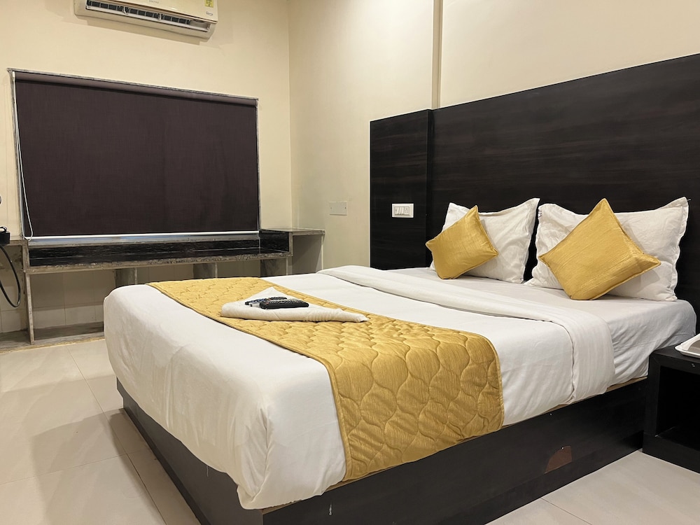 Mumbai Vacations - Hotel Wind Flower Regency - Near Kokilaben Hospital - Property Image 13