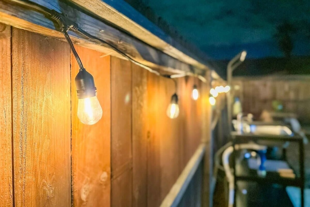 Urban Glamping Oasis: Comfort & Adventure Combined