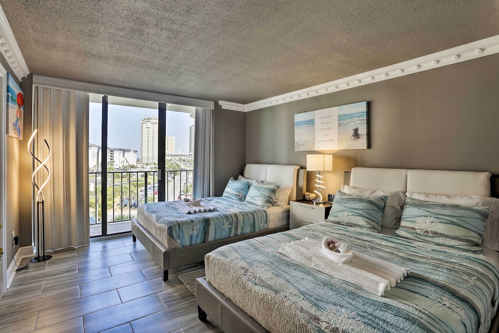 Panama City Beach Condo w/ Balcony & Ocean Views