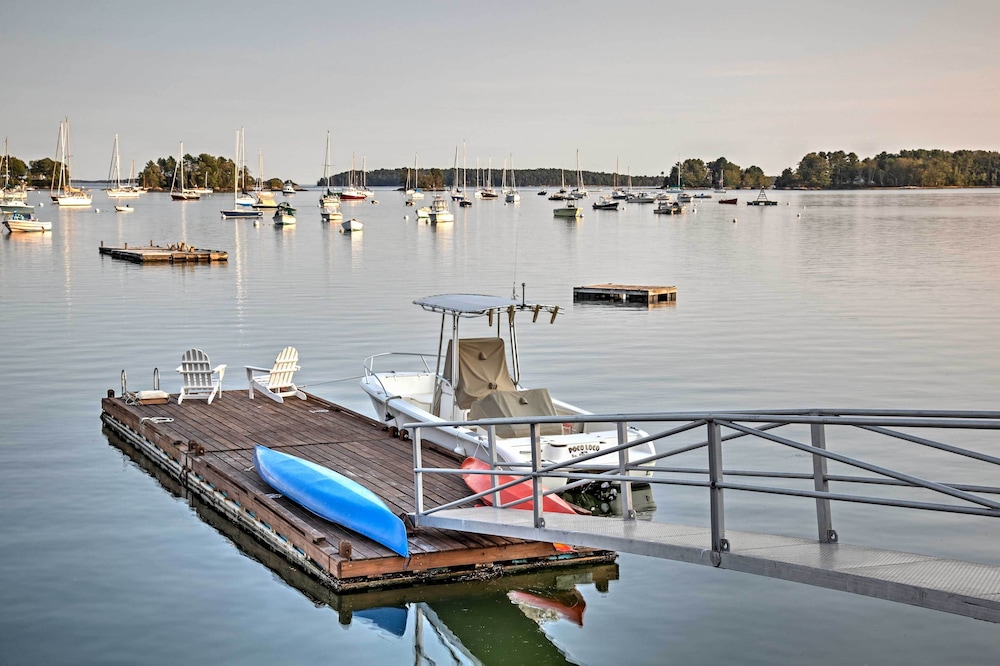 'heron Cottage' on Casco Bay w/ Deck & Boat Dock!
