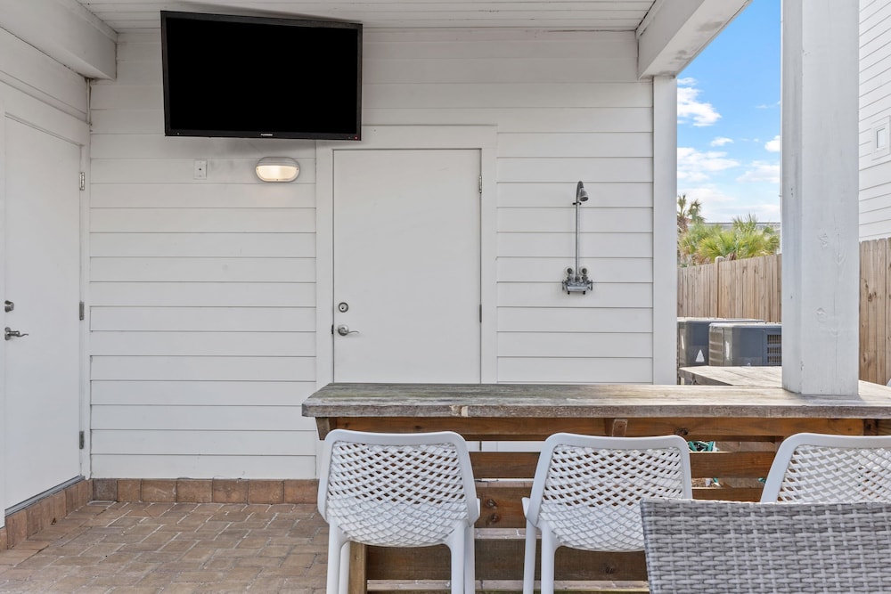 Blue Surf Lane Miramar Beach Home w Pool Firepit Golf Cart Quick Beach Access