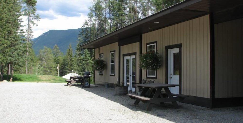 Evergreen Motel