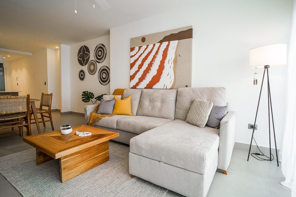 Luxury 3 Bedroom Apartment at the Beach