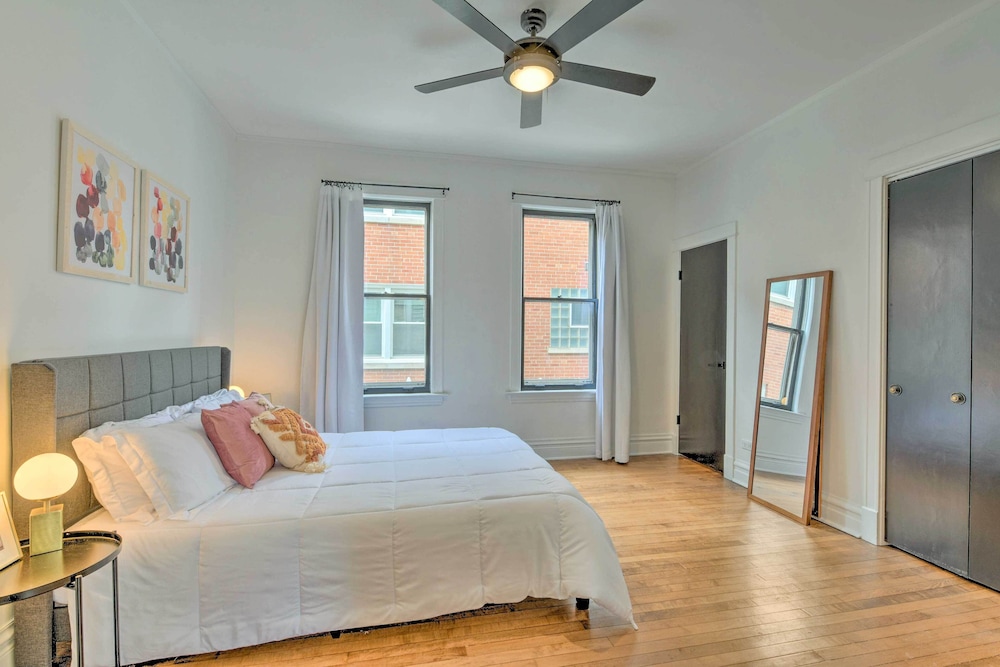 Spacious Oak Park Home, 11 Mi to Downtown Chicago! view 4